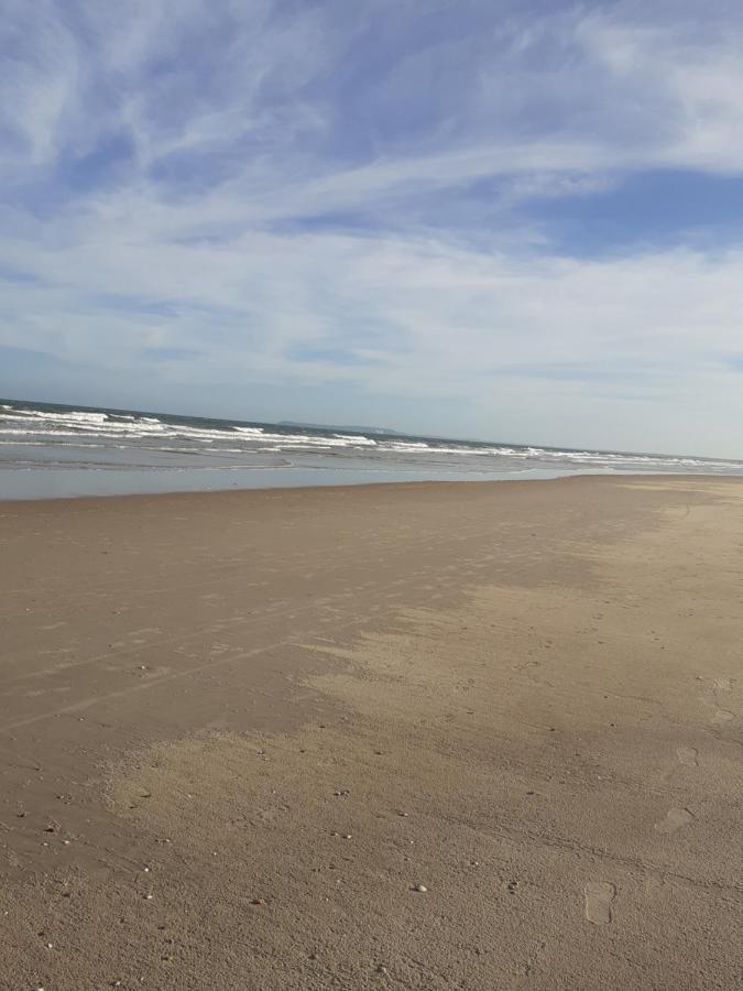 Apartamento Aconchegante 2 Quartos Com Suite Na Praia De Гуаибим Экстерьер фото